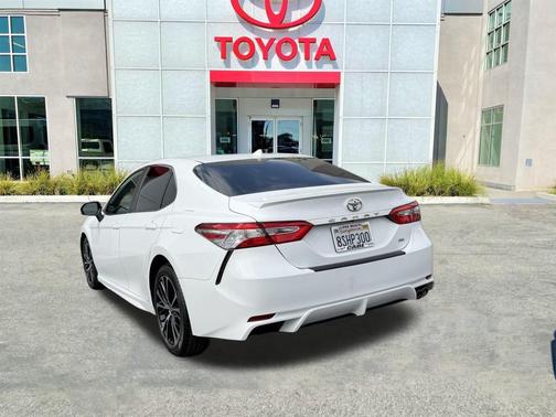2020 Toyota Camry SE