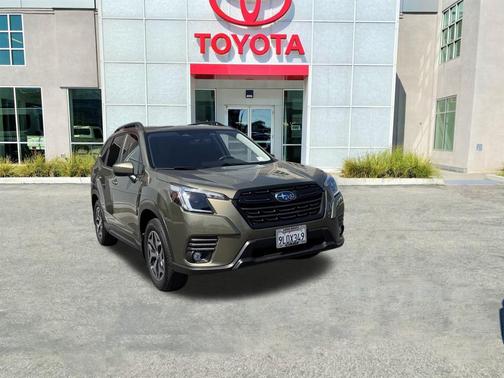 2024 Subaru Forester Premium