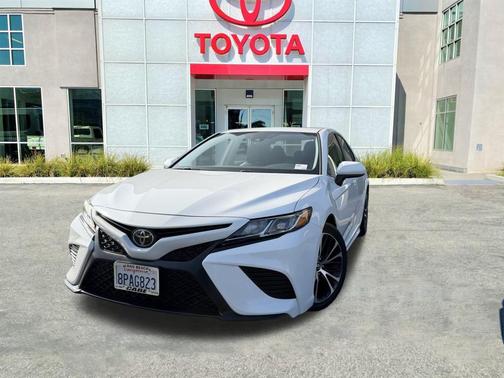2020 Toyota Camry SE