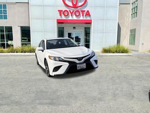 2020 Toyota Camry SE