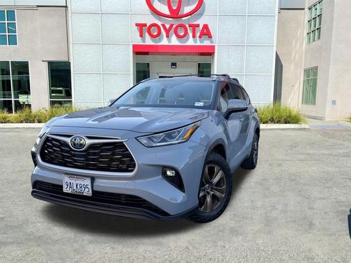 2022 Toyota Highlander Hybrid XLE