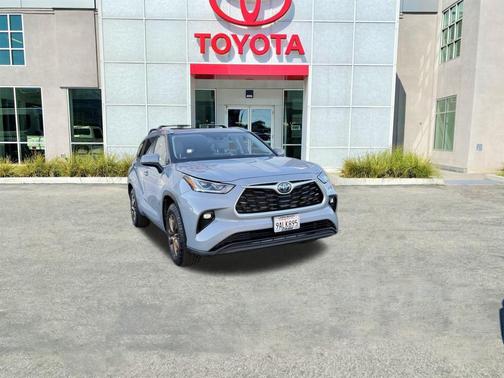 2022 Toyota Highlander Hybrid XLE