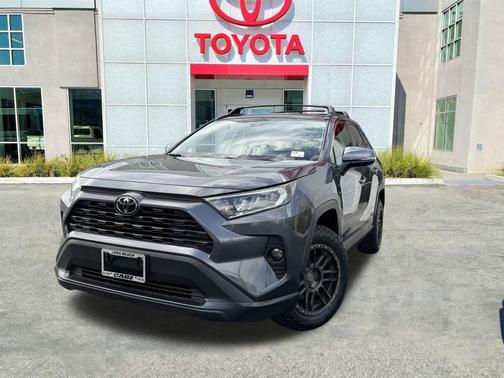 2020 Toyota RAV4 XLE