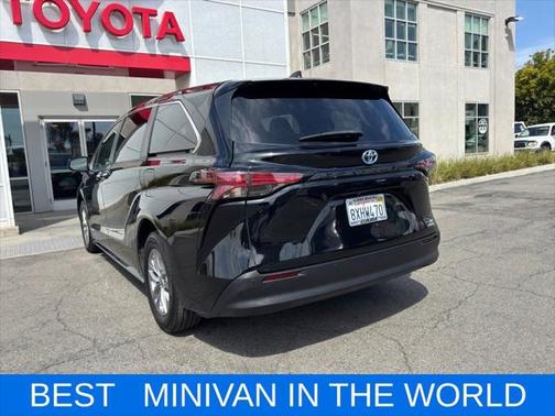 2021 Toyota Sienna XLE 8 Passenger