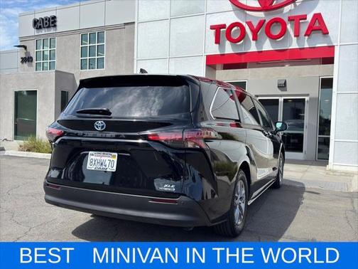 2021 Toyota Sienna XLE 8 Passenger