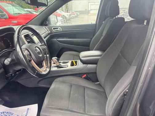 Granite Crystal Metallic Clearcoat 2016 Jeep Grand Cherokee Laredo