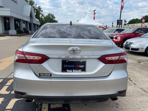 Celestial Silver Metallic 2018 Toyota Camry XLE