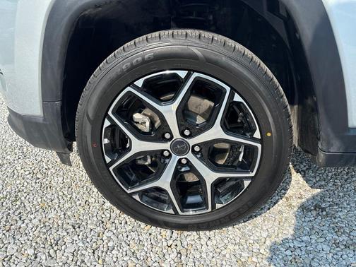 Silver Zynith Metallic Clearcoat 2025 Jeep Compass Limited
