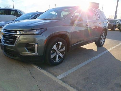 2022 Chevrolet Traverse LT Leather