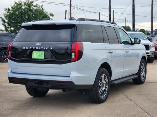 Space Silver 2026 Ford Expedition Active
