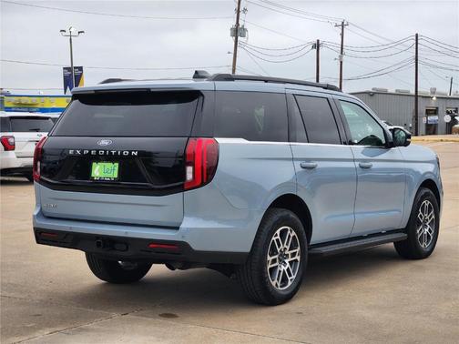 Glacier Gray Metallic 2026 Ford Expedition Active