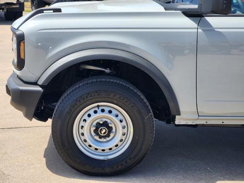 Avalanche Gray 2026 Ford Bronco Base