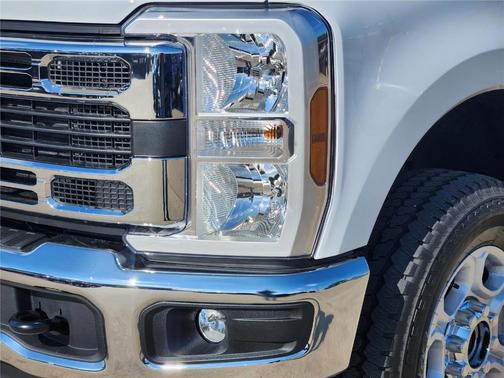 Oxford White 2026 Ford F-350 XLT