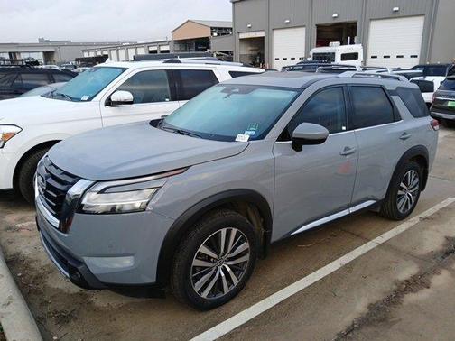 2022 Nissan Pathfinder Platinum
