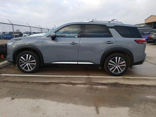 2022 Nissan Pathfinder Platinum