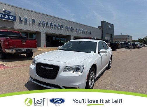 2023 Chrysler 300 Touring