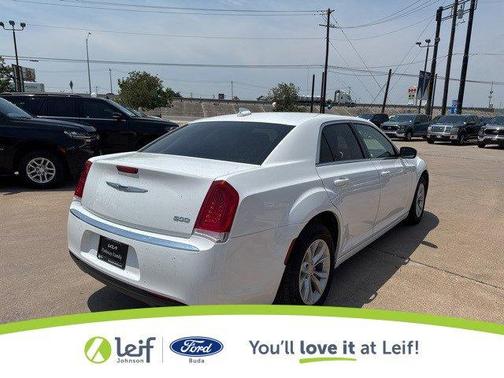 2023 Chrysler 300 Touring