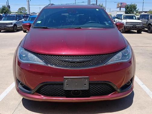 Velvet Red Pearlcoat 2019 Chrysler Pacifica Touring-L