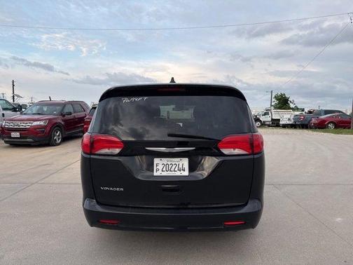 2023 Chrysler Voyager LX