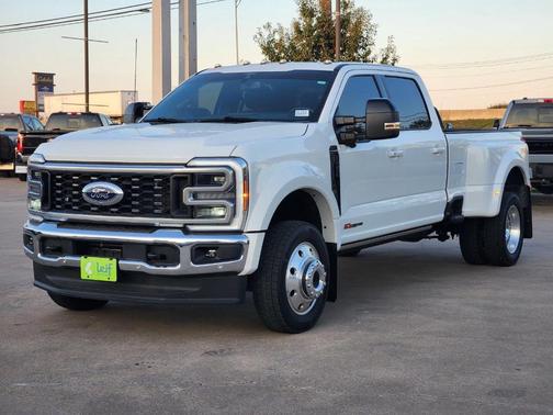 Star White 2025 Ford F-450 Platinum