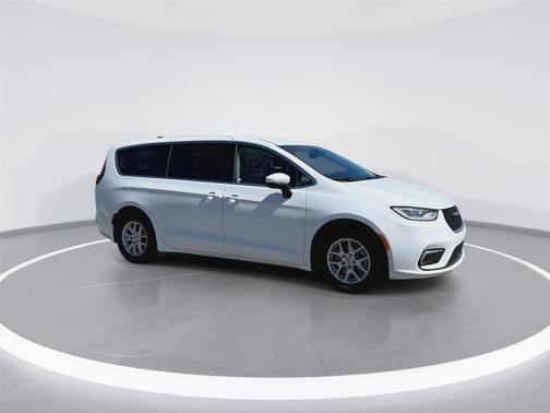 2023 Chrysler Pacifica Touring-L