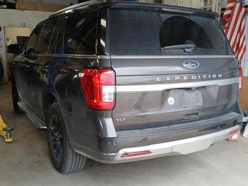 Dark 2022 Ford Expedition XLT