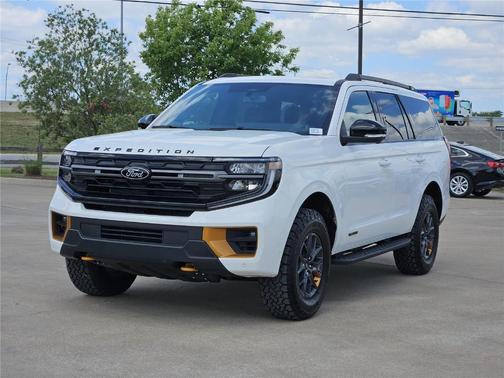 Star White 2025 Ford Expedition Tremor