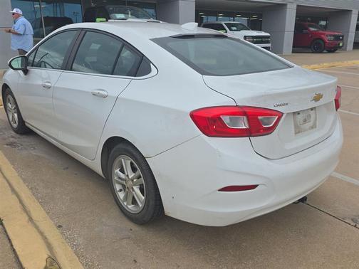 Summit White 2017 Chevrolet Cruze LT