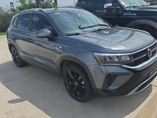 Platinum Gray Metallic 2022 Volkswagen Taos 1.5T SE