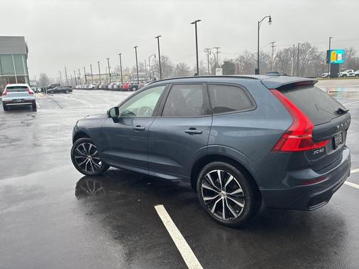 2025 Volvo XC60 B5 Plus