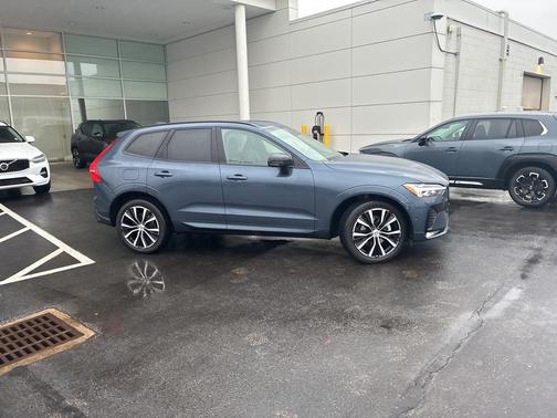 2025 Volvo XC60 B5 Plus