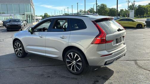 Silver Dawn Metallic 2025 Volvo XC60 B5 Plus