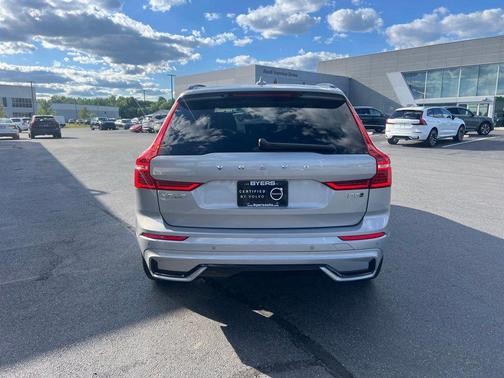 Silver Dawn Metallic 2025 Volvo XC60 B5 Plus