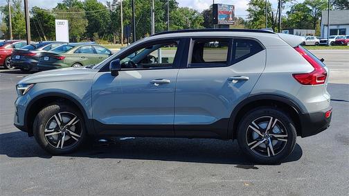 2026 Volvo XC40 B5 Core