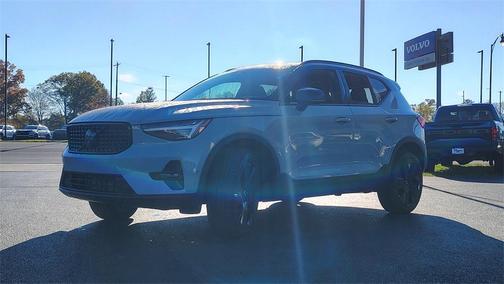 2026 Volvo XC40 B5 Ultra Black Edition