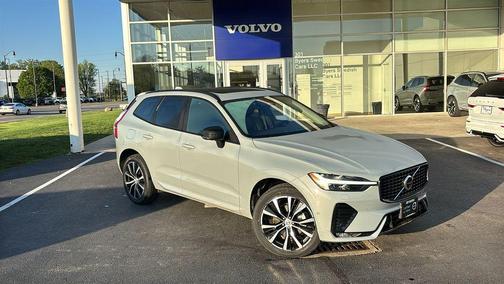 Vapour Gray Metallic 2024 Volvo XC60 B5 Plus Dark Theme
