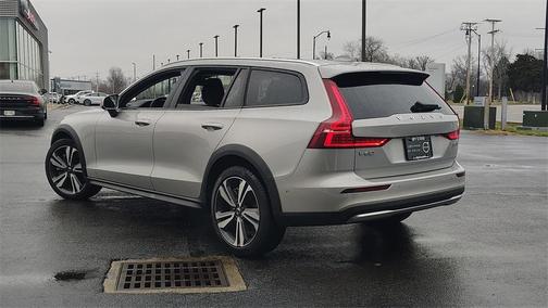 2025 Volvo V60 Cross Country B5 Plus