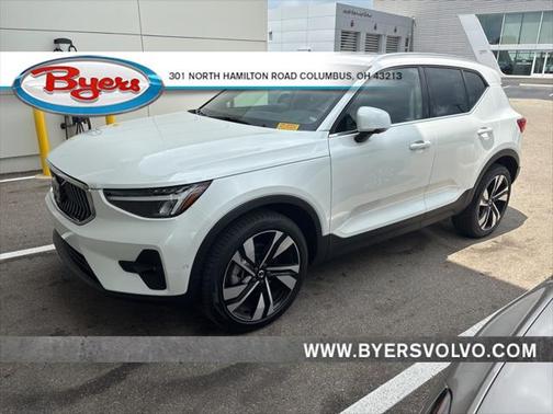 2025 Volvo XC40 B5 Plus Bright Theme