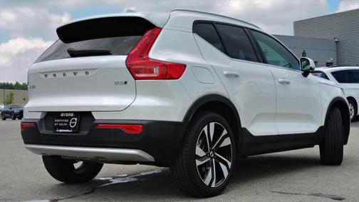 2025 Volvo XC40 B5 Plus Bright Theme