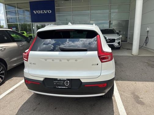 2025 Volvo XC40 B5 Plus Bright Theme
