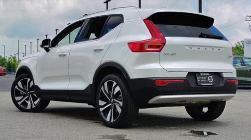 2025 Volvo XC40 B5 Plus Bright Theme