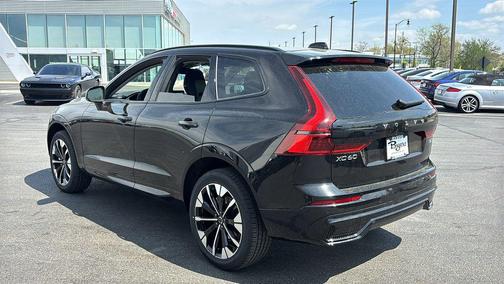 Onyx Black Metallic 2026 Volvo XC60 B5 Plus