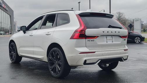 2026 Volvo XC60 B5 Ultra Black Edition
