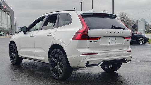 2026 Volvo XC60 B5 Ultra Black Edition