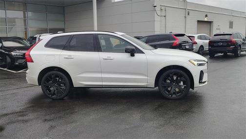 2026 Volvo XC60 B5 Ultra Black Edition