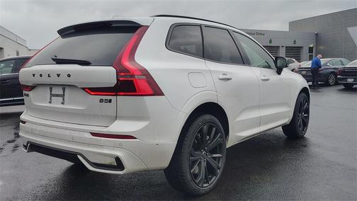 2026 Volvo XC60 B5 Ultra Black Edition
