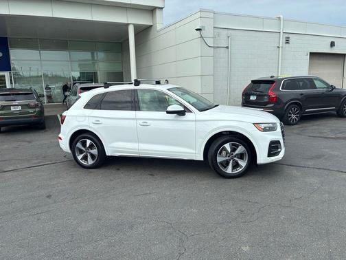 Ibis White 2022 Audi Q5 40 Premium Plus