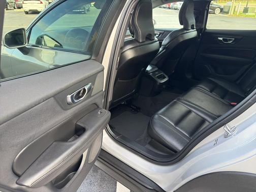 2025 Volvo V60 Cross Country B5 Plus