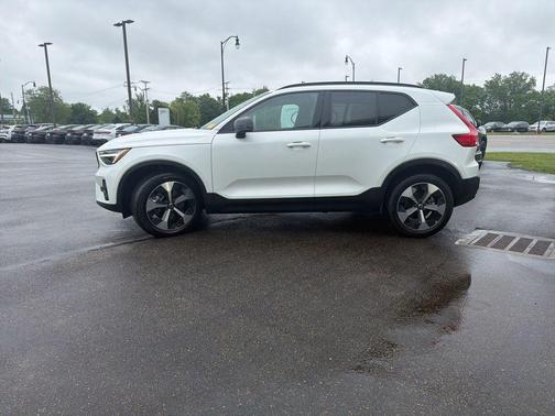 Crystal White 2026 Volvo XC40 B5 Plus