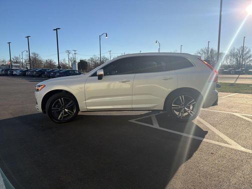 2018 Volvo XC60 T5 Momentum